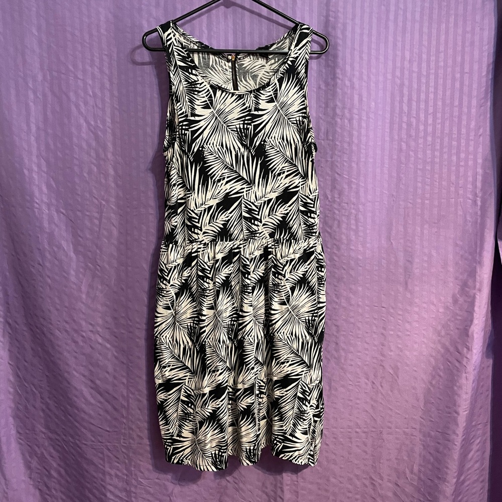 H&M dress Size medium with white and black print,lightweight dress.